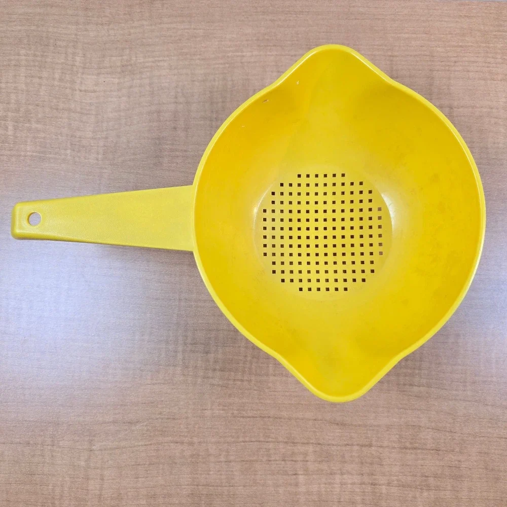 Tupperware #1200-9 Yellow 1 Quart Strainer Colander w/ Handle Vintage 7